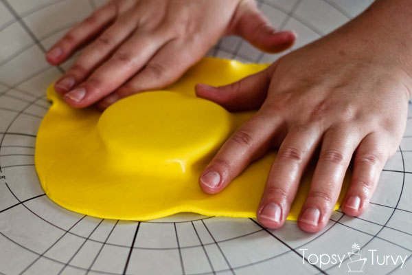 lego-head-cake-tutorial-covering-boards-fondant