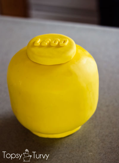 lego-head-cake-tutorial-assembled