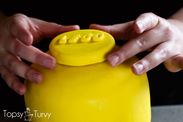 lego-head-cake-tutorial-top-placement